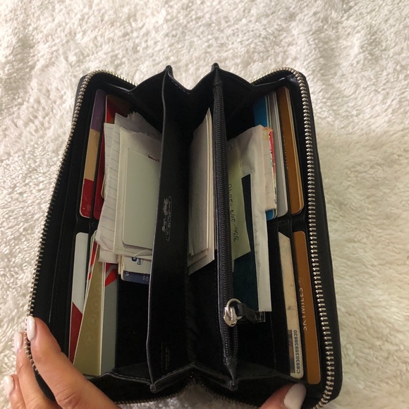 Authentic Burberry Large Wallet - Picture 2 of 7